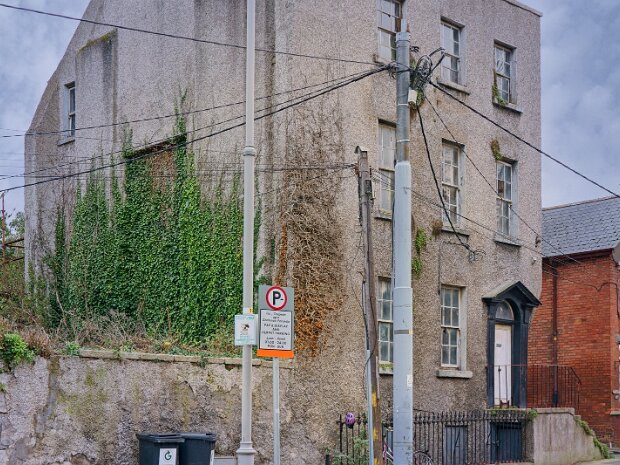 LARGE DERELICT HOUSE AS IT WAS IN DECEMBER 2018