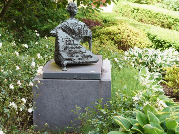 RECLINING FIGURE