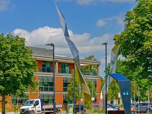 BY ALEXANDRA WEJCHERT 2024 "Freedom" is an abstract sculpture crafted from stainless steel. Its towering height and reflective surface make it a...