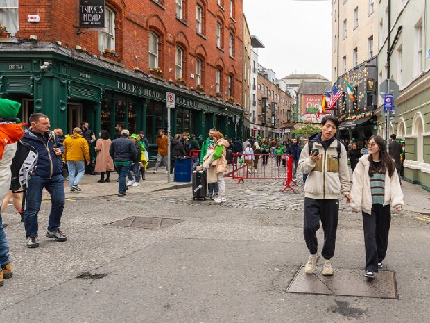 SOUTH OF THE LIFFEY THIS IS A SPARKLE BLOG - UNUSUAL BUT FAST