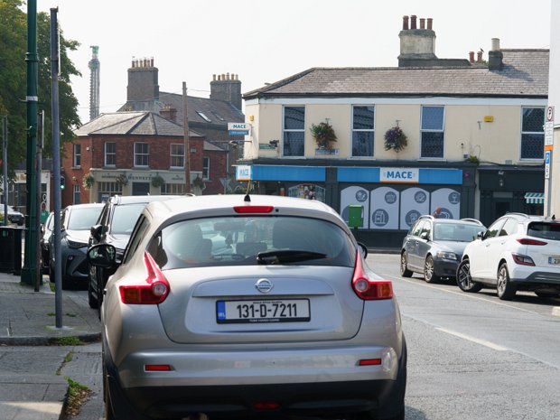 SANDYMOUNT VILLAGE Sandymount Village, located in the southern part of Dublin, is a charming seaside village that blends a historic...